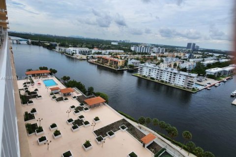 Condo in Sunny Isles Beach, Florida, 2 bedrooms  № 1998161 - photo 10