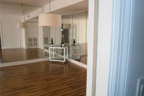 Condo in Sunny Isles Beach, Florida, 2 bedrooms  № 1998161 - photo 19