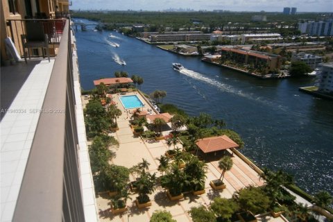 Condo in Sunny Isles Beach, Florida, 2 bedrooms  № 1998161 - photo 12