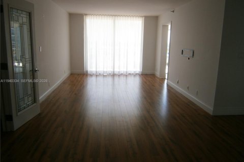 Condo in Sunny Isles Beach, Florida, 2 bedrooms  № 1998161 - photo 5