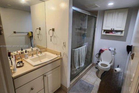 Condo in Sunny Isles Beach, Florida, 2 bedrooms  № 1998161 - photo 28