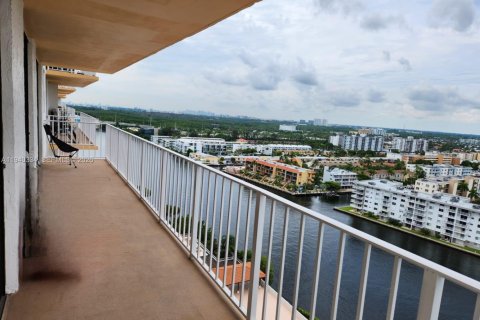 Condo in Sunny Isles Beach, Florida, 2 bedrooms  № 1998161