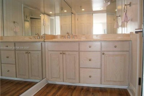 Condo in Sunny Isles Beach, Florida, 2 bedrooms  № 1998161 - photo 8