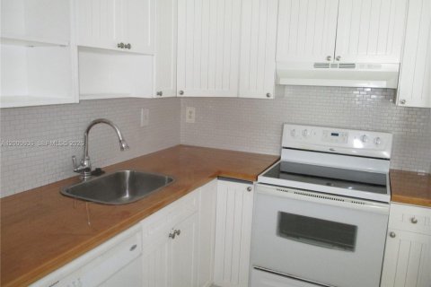 Copropriété à louer à Miami, Floride: 1 chambre, 98.85 m2 № 2170163 - photo 3