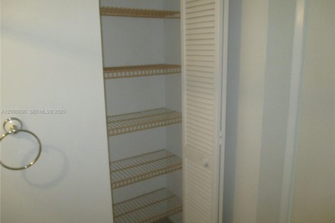 Copropriété à louer à Miami, Floride: 1 chambre, 98.85 m2 № 2170163 - photo 5