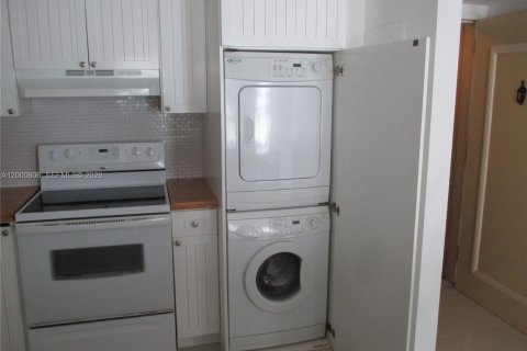Copropriété à louer à Miami, Floride: 1 chambre, 98.85 m2 № 2170163 - photo 2