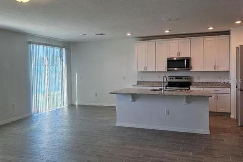 House in Haines City, Florida 4 bedrooms, 171.87 sq.m. № 2227656 - photo 3