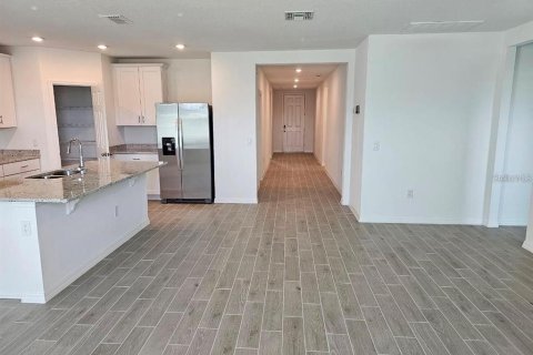 House in Haines City, Florida 4 bedrooms, 171.87 sq.m. № 2227656 - photo 2