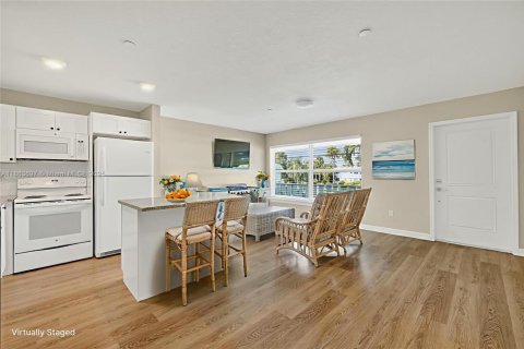 Condo in Stuart, Florida, 1 bedroom  № 1892686 - photo 3