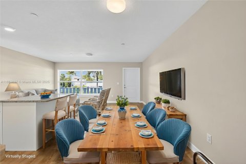 Condo in Stuart, Florida, 1 bedroom  № 1892686 - photo 1