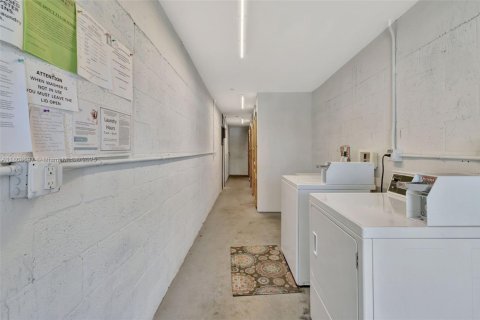 Condo in Stuart, Florida, 1 bedroom  № 1892686 - photo 11