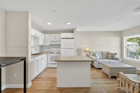 Condo in Stuart, Florida, 1 bedroom  № 1892686 - photo 23