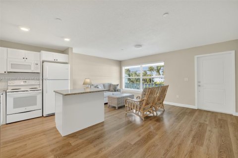 Condo in Stuart, Florida, 1 bedroom  № 1892686 - photo 5