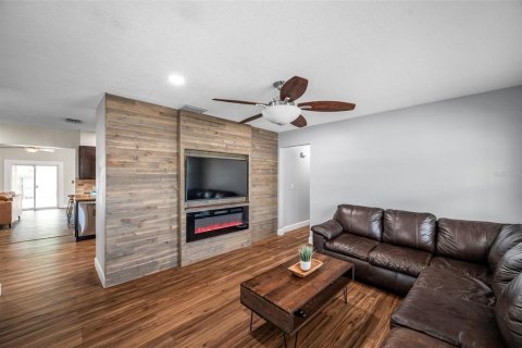 House in Tampa, Florida 3 bedrooms, 146.32 sq.m. № 1624896 - photo 23