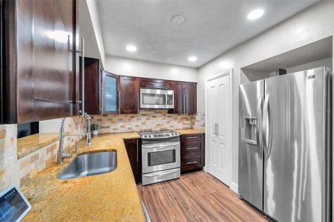 House in Tampa, Florida 3 bedrooms, 146.32 sq.m. № 1624896 - photo 18