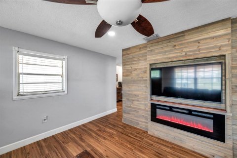 House in Tampa, Florida 3 bedrooms, 146.32 sq.m. № 1624896 - photo 25