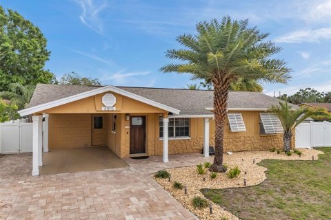 House in Tampa, Florida 3 bedrooms, 146.32 sq.m. № 1624896 - photo 4