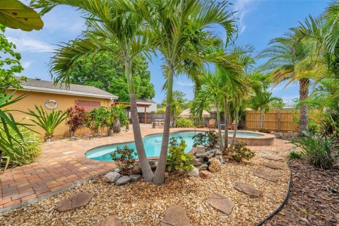 House in Tampa, Florida 3 bedrooms, 146.32 sq.m. № 1624896 - photo 2