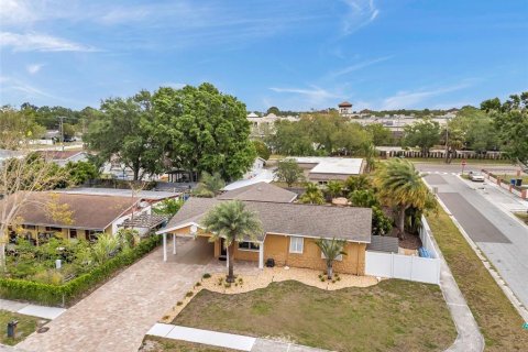 House in Tampa, Florida 3 bedrooms, 146.32 sq.m. № 1624896 - photo 5