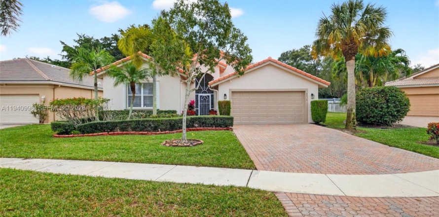 House in Boynton Beach, Florida 3 bedrooms, 214.79 sq.m. № 2007967