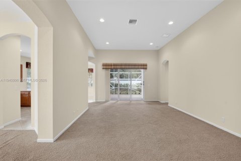 House in Boynton Beach, Florida 3 bedrooms, 214.79 sq.m. № 2007967 - photo 9