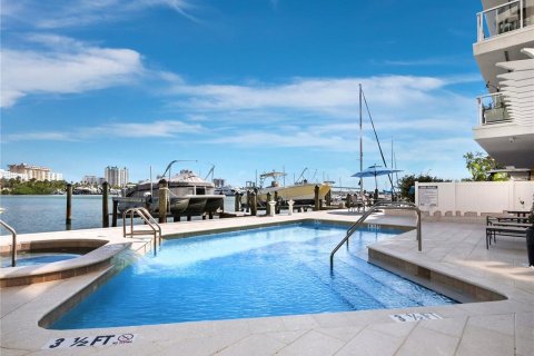Condo in Sarasota, Florida, 2 bedrooms  № 1542704 - photo 30