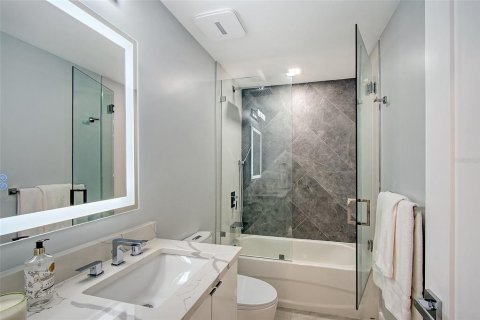 Condo in Sarasota, Florida, 2 bedrooms  № 1542704 - photo 29