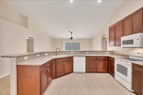 Villa ou maison à vendre à Port Charlotte, Floride: 4 chambres, 197.51 m2 № 2227013 - photo 4