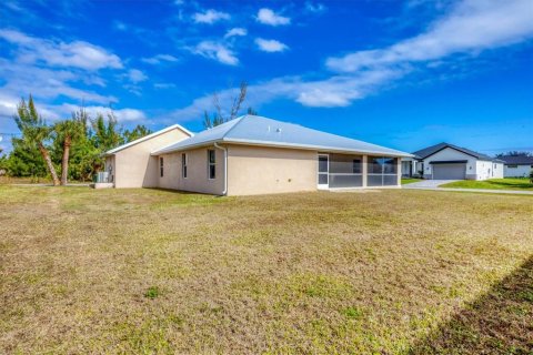 Villa ou maison à vendre à Port Charlotte, Floride: 4 chambres, 197.51 m2 № 2227013 - photo 28