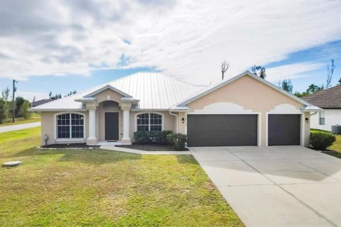 House in Port Charlotte, Florida 4 bedrooms, 197.51 sq.m. № 2227013