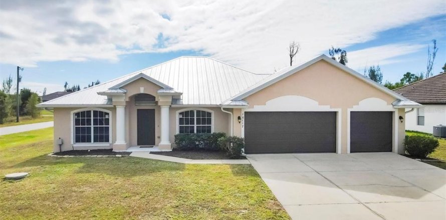 Villa ou maison à Port Charlotte, Floride 4 chambres, 197.51 m2 № 2227013