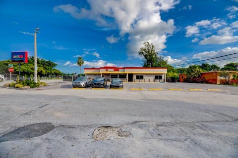 Купить коммерческую недвижимость в Майами, Флорида № 1984895 - фото 5