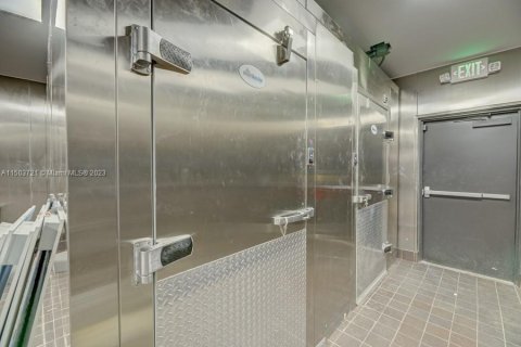 Купить коммерческую недвижимость в Майами, Флорида № 1984895 - фото 25