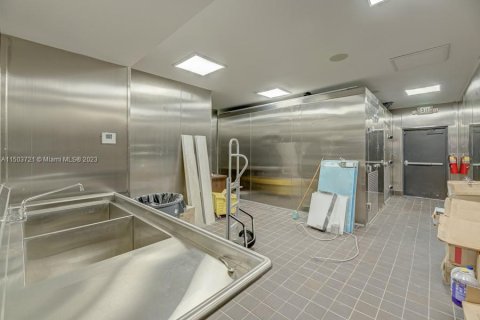 Купить коммерческую недвижимость в Майами, Флорида № 1984895 - фото 23