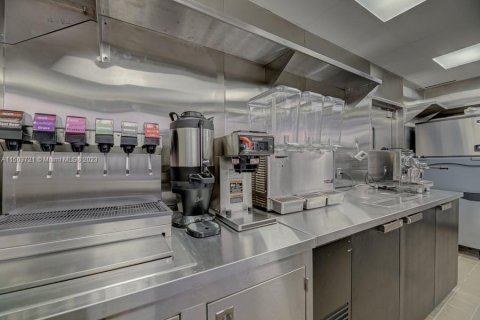 Купить коммерческую недвижимость в Майами, Флорида № 1984895 - фото 21