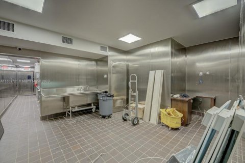 Купить коммерческую недвижимость в Майами, Флорида № 1984895 - фото 26