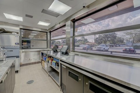 Купить коммерческую недвижимость в Майами, Флорида № 1984895 - фото 22