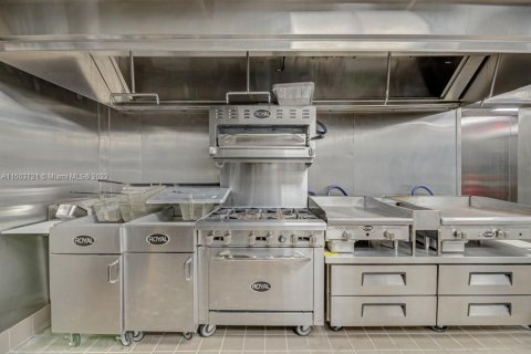 Купить коммерческую недвижимость в Майами, Флорида № 1984895 - фото 17