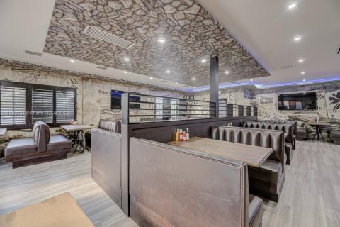 Купить коммерческую недвижимость в Майами, Флорида № 1984895 - фото 11