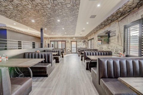 Купить коммерческую недвижимость в Майами, Флорида № 1984895 - фото 6