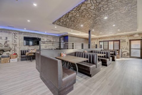 Купить коммерческую недвижимость в Майами, Флорида № 1984895 - фото 8