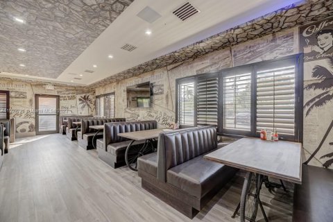 Купить коммерческую недвижимость в Майами, Флорида № 1984895 - фото 7