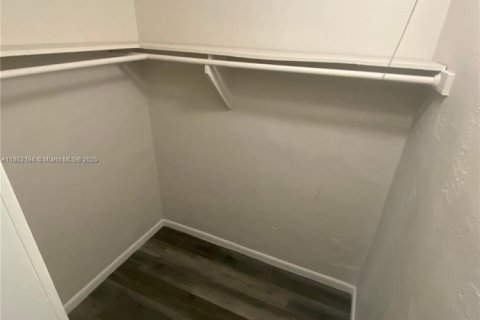 Снять в аренду квартиру в Опа-Локка, Флорида 1 спальня, 46.45м2, № 1890647 - фото 6