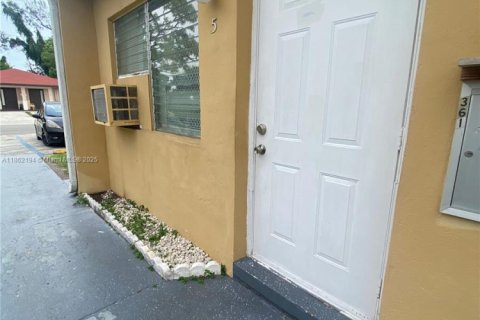 Снять в аренду квартиру в Опа-Локка, Флорида 1 спальня, 46.45м2, № 1890647 - фото 1