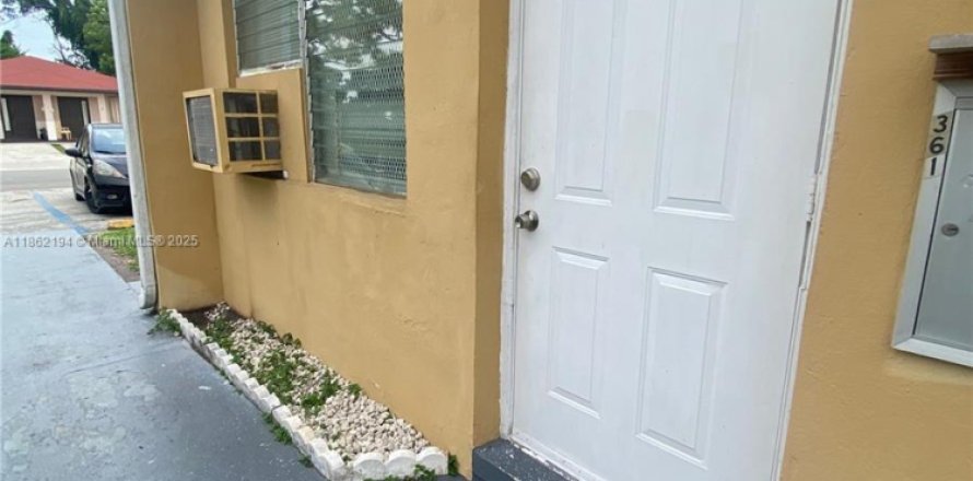 Квартира в Опа-Локка, Флорида 1 спальня, 46.45м2 № 1890647