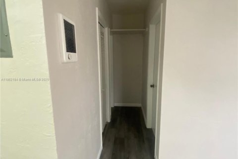 Снять в аренду квартиру в Опа-Локка, Флорида 1 спальня, 46.45м2, № 1890647 - фото 5