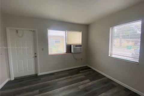 Снять в аренду квартиру в Опа-Локка, Флорида 1 спальня, 46.45м2, № 1890647 - фото 3