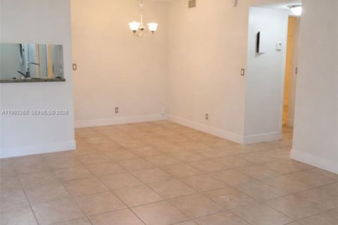 Apartamento en alquiler en Coral Springs, Florida, 2 dormitorios, 68.47 m2 № 2055623 - foto 2