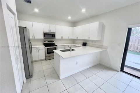 House in Homestead, Florida 3 bedrooms, 149.76 sq.m. № 1955892 - photo 2