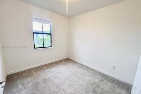 House in Homestead, Florida 3 bedrooms, 149.76 sq.m. № 1955892 - photo 8